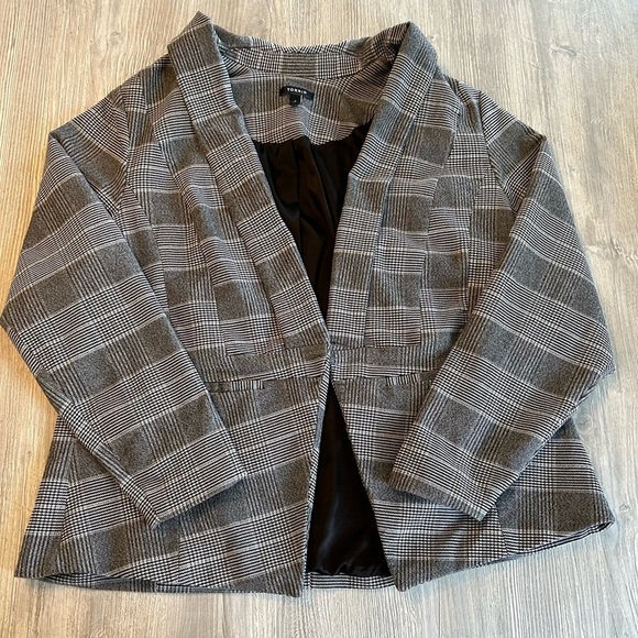 Torrid Black Plaid Houndstooth Cutaway Stretch Blazer Torrid Size 4 = US 4X 26W. - Picture 7 of 15